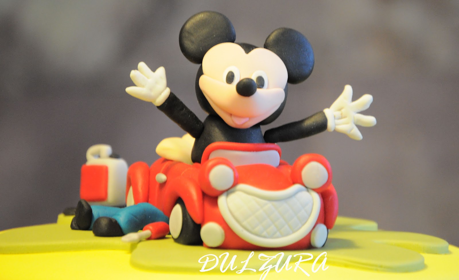 mickey mouse cake